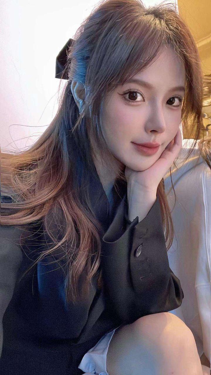 突如其来的阳光，点亮露天茶馆的温暖瞬间