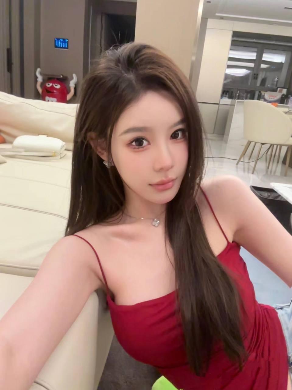 地震瞬间的静默与温情，茶杯未落，人间真情